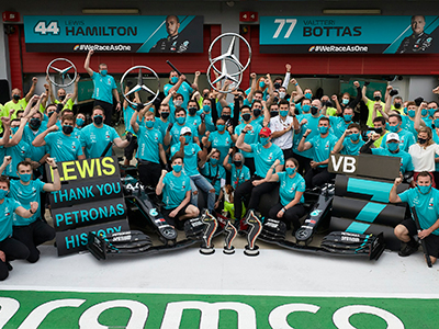Mercedes-Benz es leyenda al ganar el Séptimo Título Mundial del Campeonato de Constructores de F1
